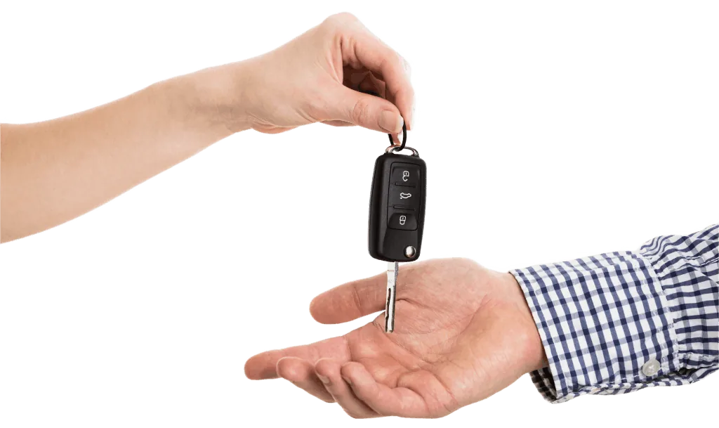 Entrega da chave de um carro seminovo